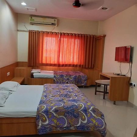 sharan hotel Shirdi Bagian luar foto