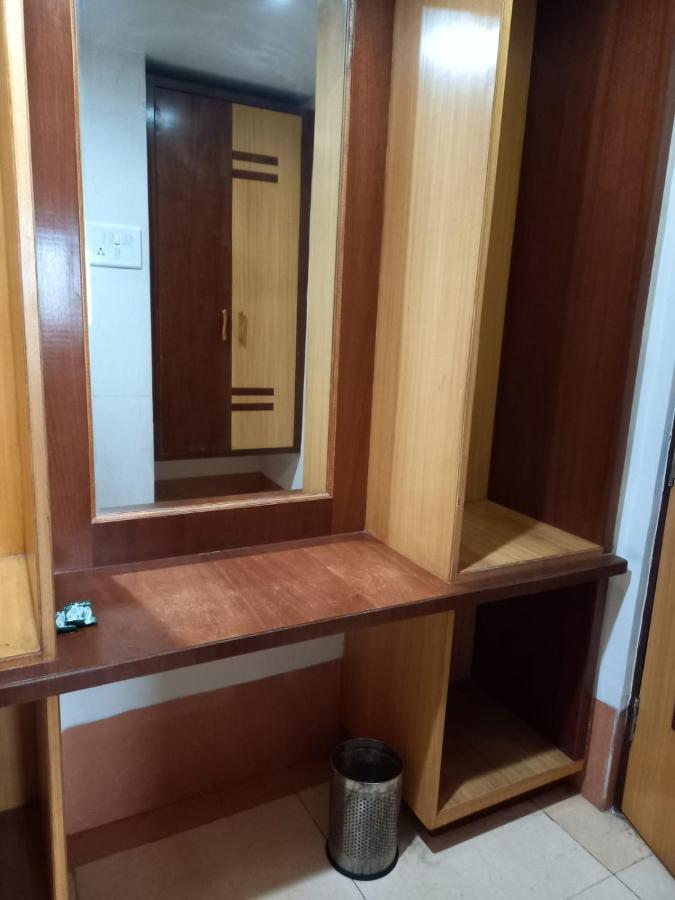 sharan hotel Shirdi Bagian luar foto