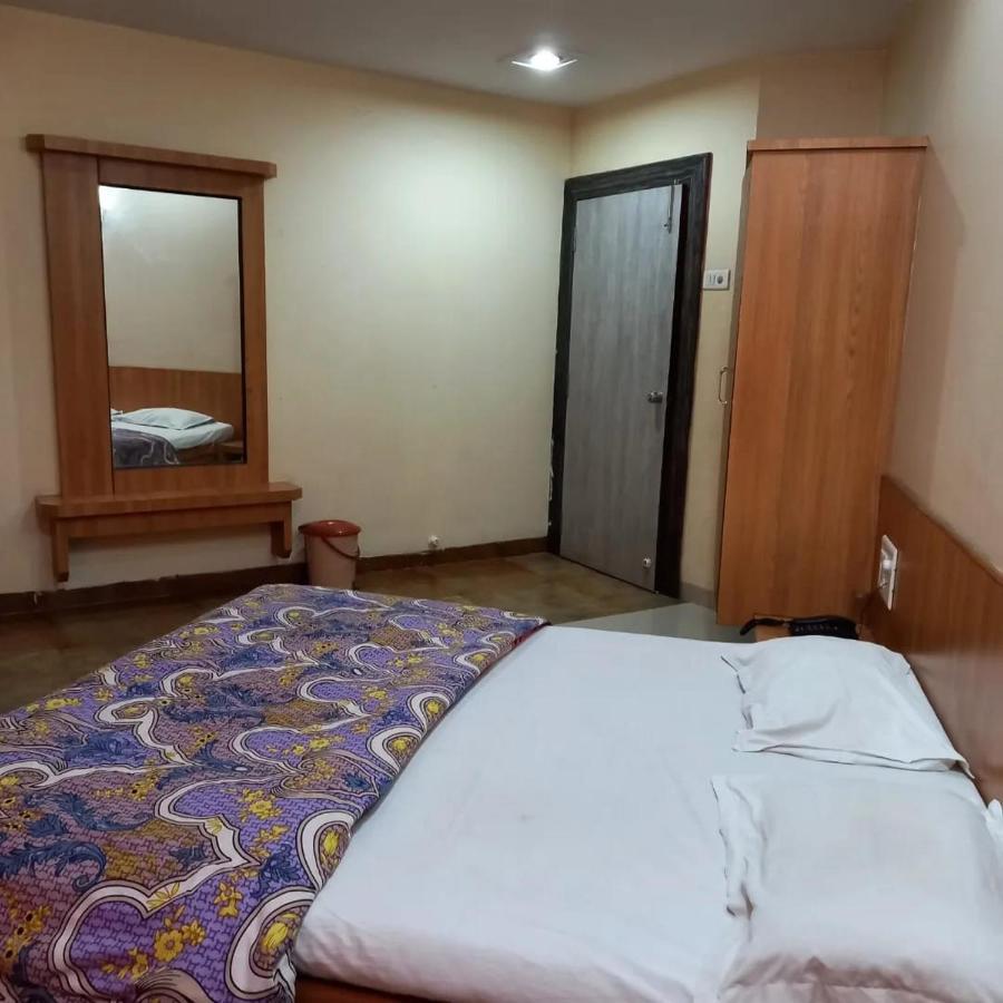 sharan hotel Shirdi Bagian luar foto